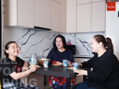 Kitchenall “5 айлд иж бүрэн гал тогоо” бэлэглэлээ