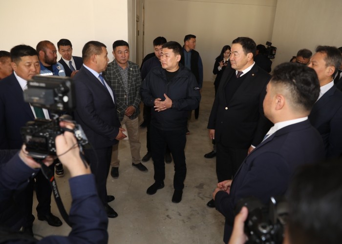 Ерөнхий сайд Л.Оюун-Эрдэнэ Төв аймаг дахь спортын төрөлжсөн сургууль, дулааны станцын барилгын ажлын явцтай танилцлаа