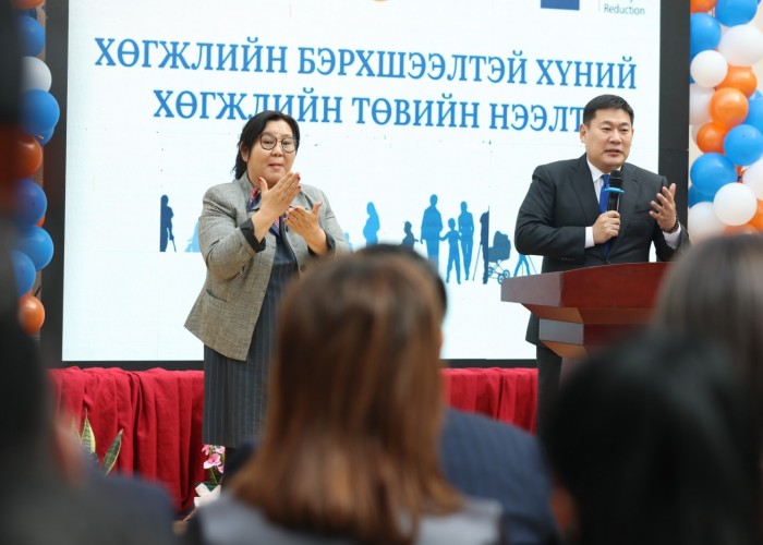 Ерөнхий сайд Хөвсгөл аймагт Хөгжлийн бэрхшээлтэй хүний хөгжлийн төвийн нээлтэд оролцож, Нарны цахилгаан станцын ажлын явцтай танилцав
