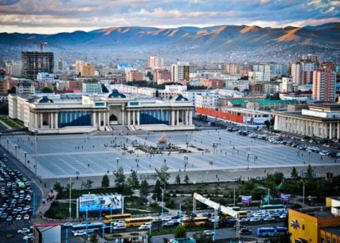 Төв талбайн автобусны зогсоолыг өнөөдөр түр хааж, нийтийн тээврийн М:3, Ү:30 чиглэлд өөрчлөлт орууллаа
