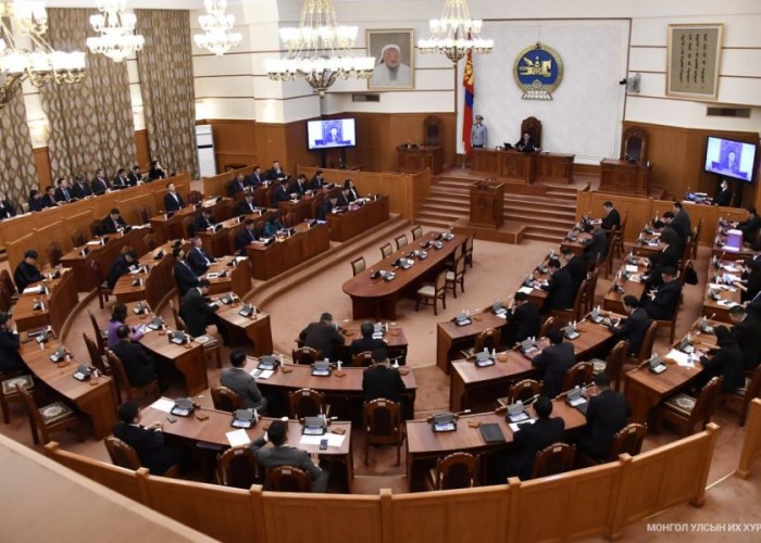 "250 хүртэлх өрх тутамд нэгээс доошгүй цэцэрлэг барих төлөвлөлтийг зөрчиж барилгын зөвшөөрөл шинээр олговол хариуцлага хүлээлгэнэ" гэв