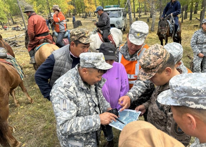 Хөвсгөл аймагт алга болсон 2 настай хүүг албан байгууллагууд, нутгийн иргэд эрэн хайж байна