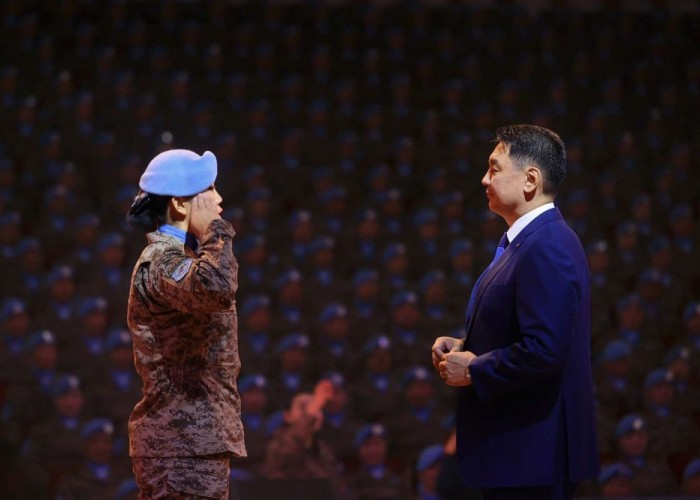 Зэвсэгт мөргөлдөөний үеэр 1,500 орчим иргэнийг хамгаалсан энхийг сахиулагчдыг шагнав