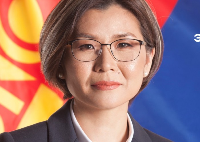 Г.Уянгахишиг: Засгийн газар чиг үүргээсээ халиад улс төрийн тулаан руу яваад орчихлоо