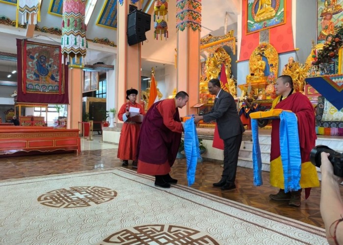 40 багц "Монгол Ганжуур" номыг шашны байгууллагуудад гардууллаа