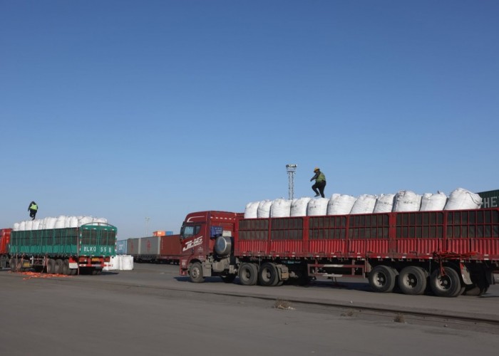 Эрээн хотын гаалийн талбайд 8000 тонн, “Тавантолгой түлш” компанийн үйлдвэрт 35 мянган тонн хагас коксон түлш нөөцөлжээ