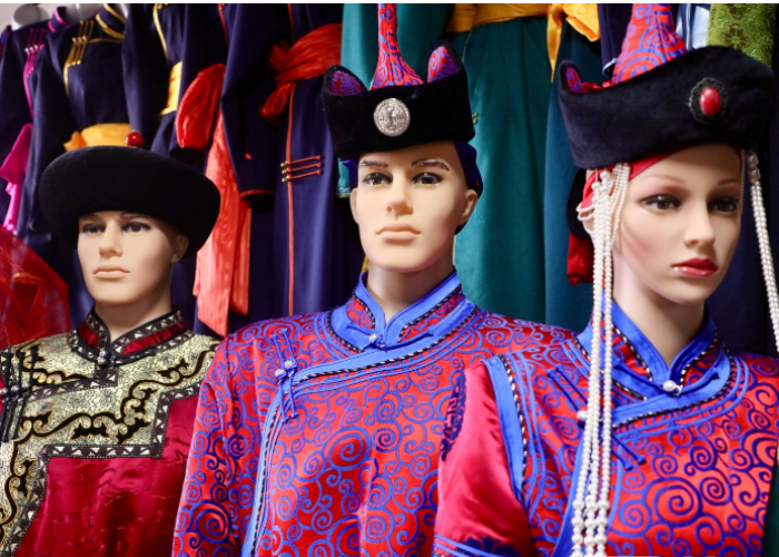 “Хос дээл оёно” гэх зарын дагуу холбогдож, 250,000 төгрөгийн урьдчилгаа шилжүүлж залилуулжээ