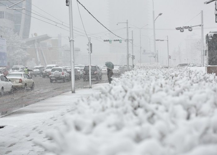 Өнөөдөр Монгол-Алтайн уулс болон Алтайн өвөр говиор цас орж, явган шуурга шуурна