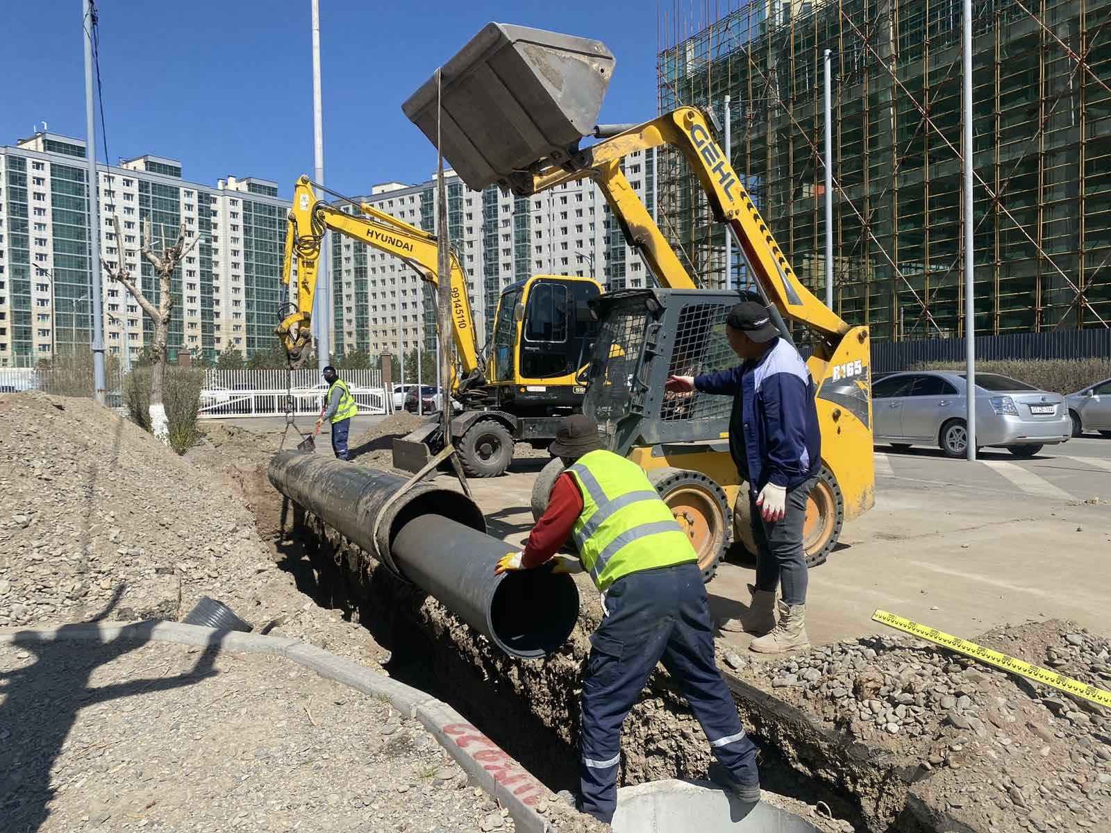 Төв цэнгэлдэх хүрээлэнг бүтэн тойрсон ус зайлуулах шугамтай болж байна