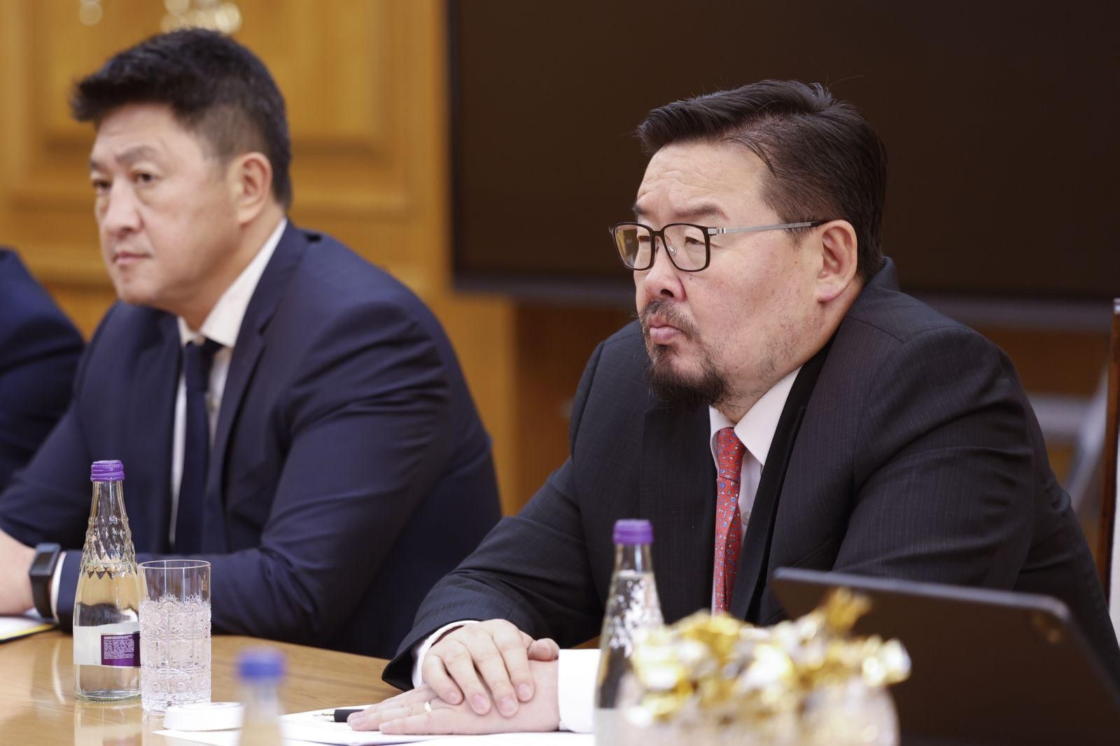 Оюу толгой төслийн татвар, байгаль орчин зэрэг асуудлыг багцаар нь шийдэхийн тулд ажлын хэсэг байгуулах санал гаргажээ