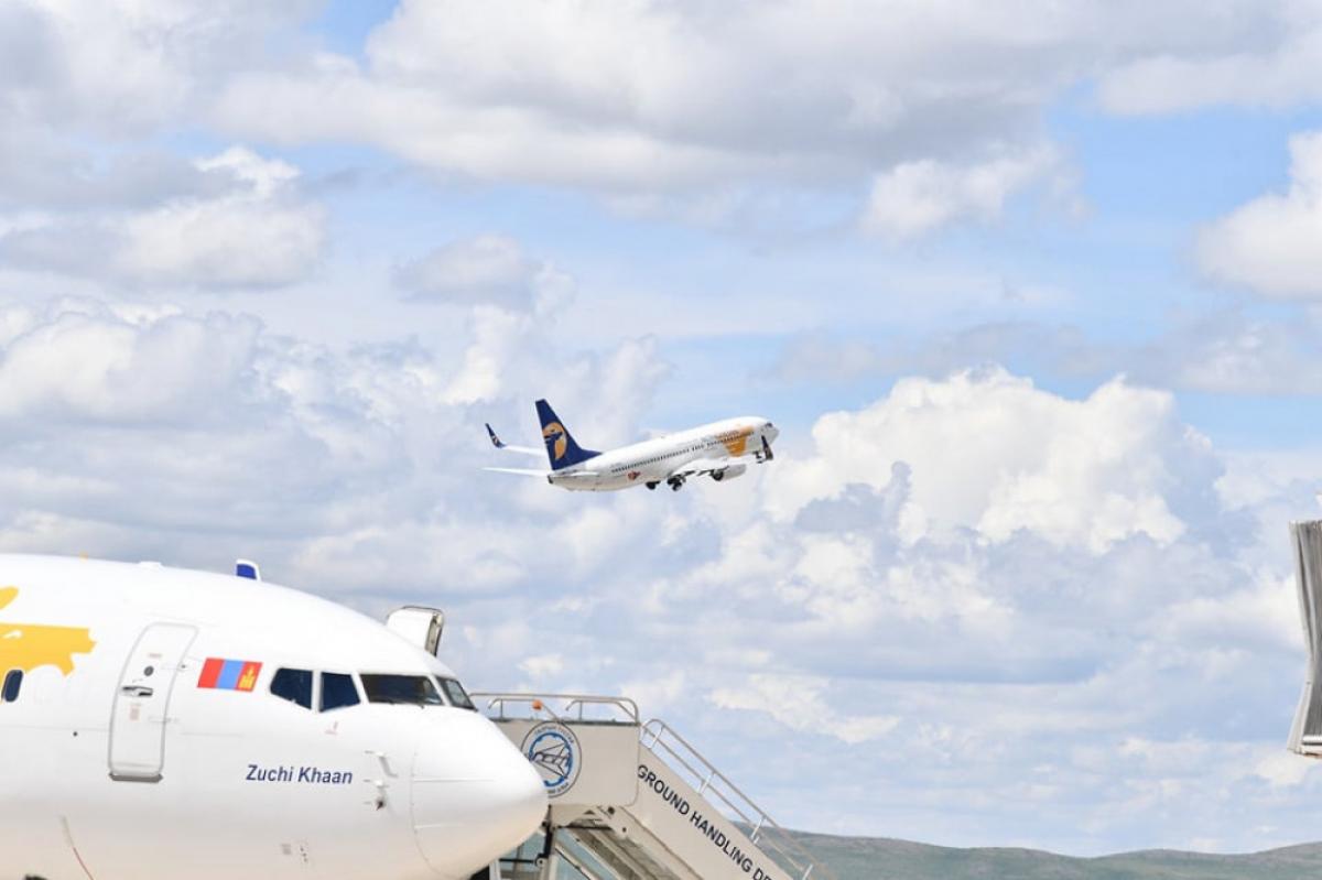 Цаг агаарын улмаас зарим нислэг өөрчлөгдлөө