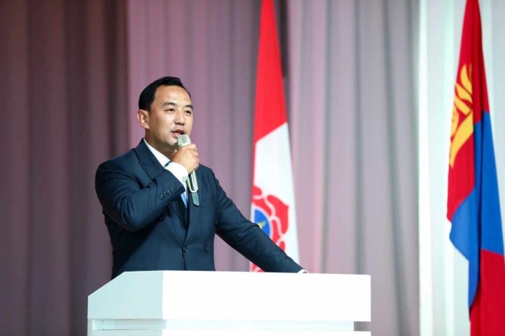 Ө.Золбаяр Ерөнхийлөгчийн Хэвлэл мэдээллийн албаны даргаас чөлөөлөгдөж, МАН-ын Нарийн бичгийн дарга боллоо