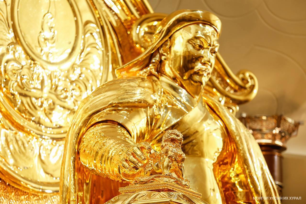 2025 онд: Эзэн Богд Чингис хааны алтан хөшөөг бүтээн заллаа
