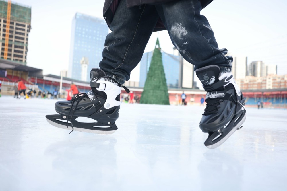 Төв цэнгэлдэх хүрээлэнд “Мөрөөдлийн мөсөн цэнгэлдэх-2025” арга хэмжээ үргэлжилж байна