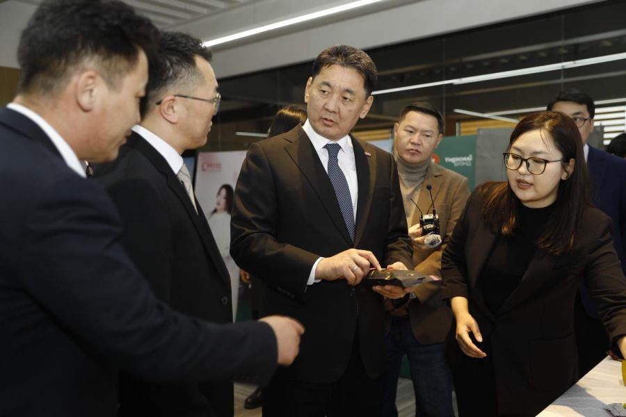 Ерөнхийлөгч У.Хүрэлсүх “Грийн Групп”-ийн гоймонгийн үйлдвэрт ажиллалаа