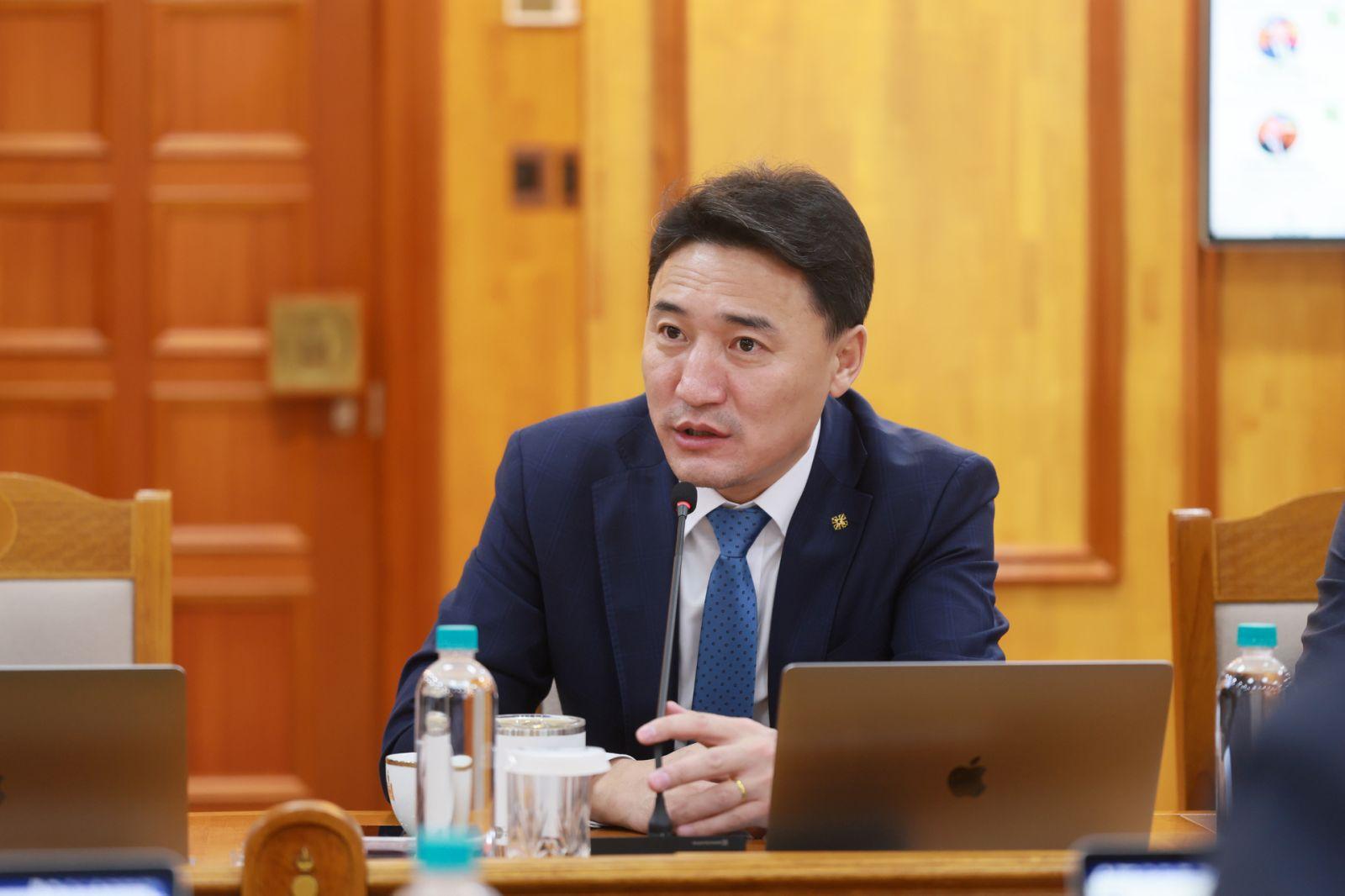 Дэлхийн газрын тосны зах зээлийн нөхцөл байдалтай холбогдуулан авч хэрэгжүүлж буй хариу арга хэмжээний явцыг эрчимжүүлэхээр боллоо