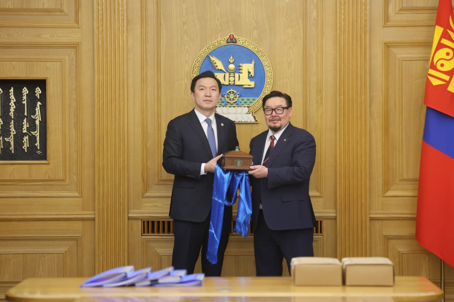 Засгийн газрын хуралдаан болж байна