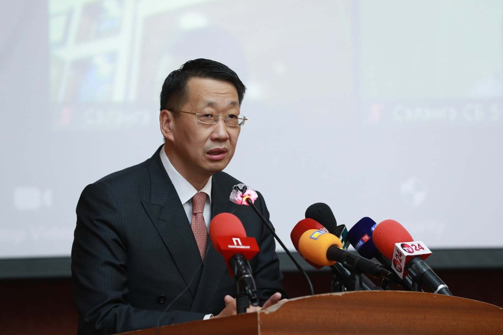 Л.Энх-Амгалан:Тавдугаар сарын 1-нээс боловсролын салбарынхан бүх нэмэгдлээ нэмэгдсэн цалингаасаа тооцуулан авна