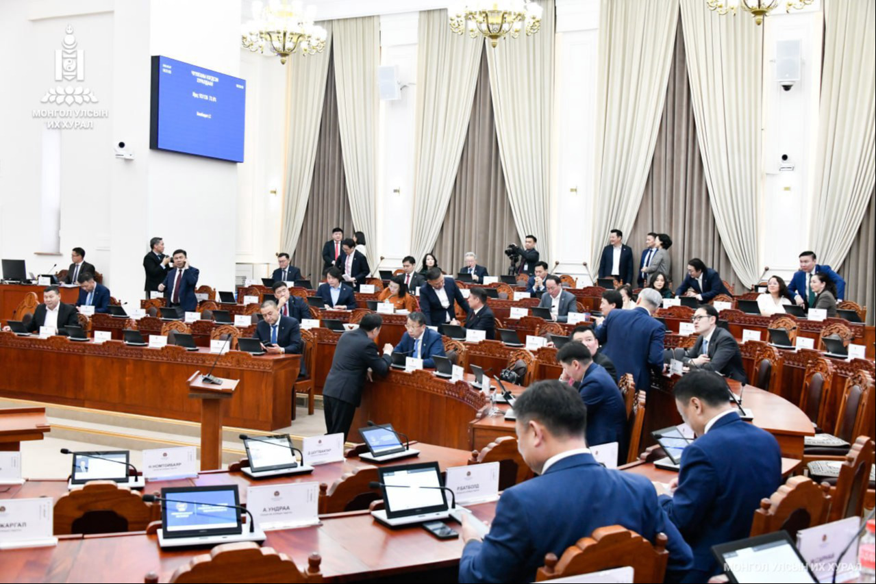 Байгаль орчин, хүнс, хөдөө аж ахуйн байнгын хороо 37 асуудлыг хэлэлцэн, 14 хууль, 7 тогтоол батлуулжээ