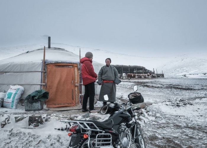 Өвөлжилт хүндэрсэн аймгийн малчдад бэлэн мөнгөний тусламж үзүүлж байна