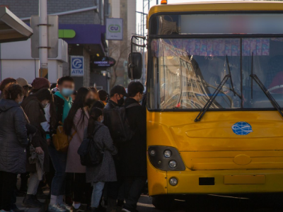 Оюутнууд нийтийн тээврийн автобусанд 250, троллейбусанд 100 төгрөг төлж зорчдог болно