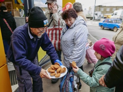 Японы өндөр настан Украины Харьков хотод үнэ төлбөргүй кафе нээжээ