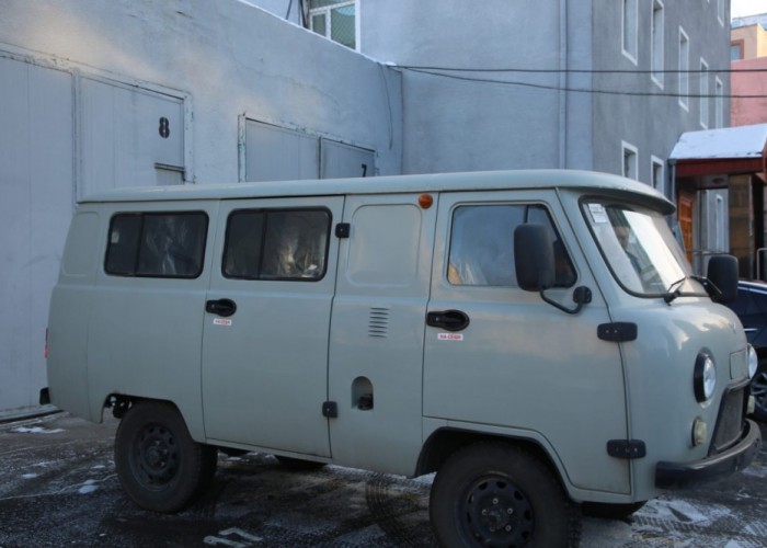 Эрдэнэсант сумын эрүүл мэндийн төвд “УАЗ Фургон” автомашин өглөө