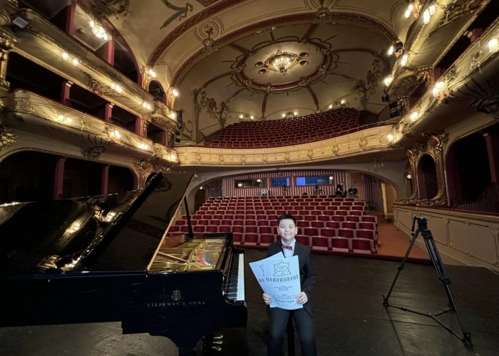 Есөн настай Б.Гүен "Virtuosi per musica di pianoforte" тэмцээнд тэргүүн байр эзэлжээ