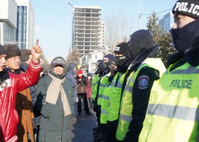 Төв талбайн баруун, зүүн талын замын хөдөлгөөнийг хаалаа