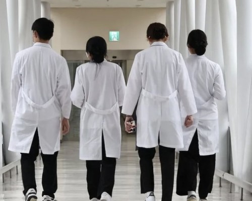 Эмч, ажилтнууд энэ сарын 13-наас ажил хаяхаа мэдэгдлээ