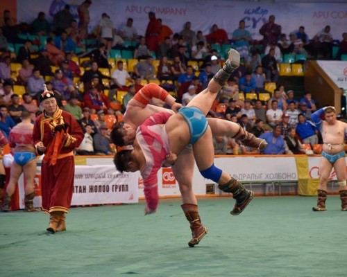 "Чингис хаан цом"-ын төлөөх барилдаан ирэх баасан гарагт болно