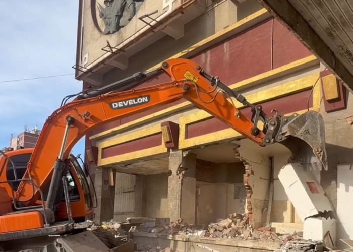 Байгалийн түүхийн музейд залгаж барьсан өргөтгөлийг нураажээ