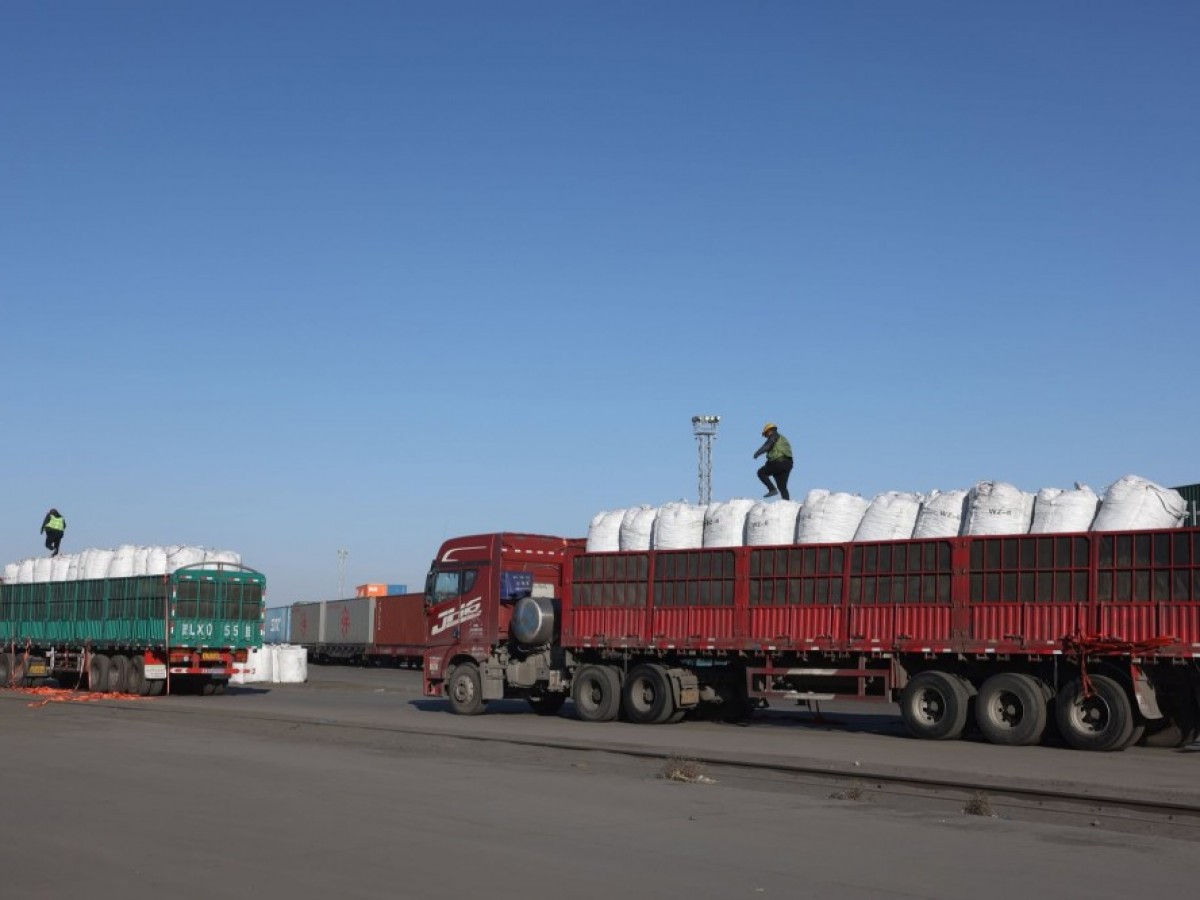 Эрээн хотын гаалийн талбайд 8000 тонн, “Тавантолгой түлш” компанийн үйлдвэрт 35 мянган тонн хагас коксон түлш нөөцөлжээ