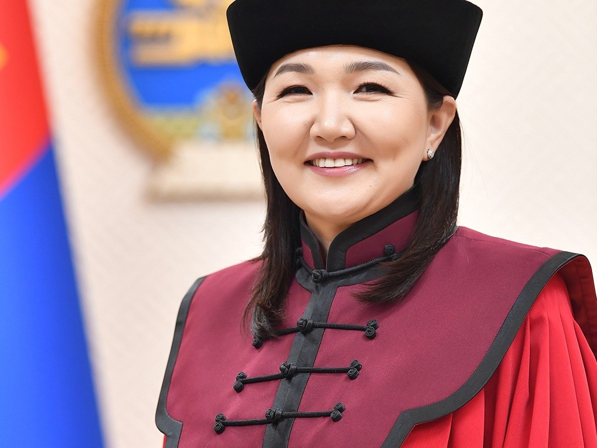 Үндсэн хуулийн цэцийн гишүүн Л.Өлзийсайханыг үүрэгт ажлаас нь чөлөөллөө