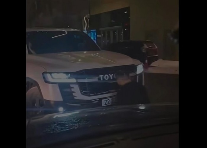 Улсын дугаар шилжүүлж зүүсэн тул 500,000 төгрөгөөр торгожээ