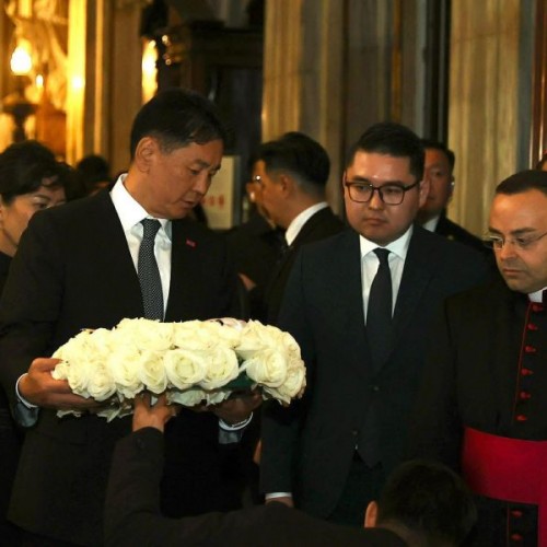 Монгол Улсын Ерөнхийлөгч Пап Францисын гэгээн дурсгалыг хүндэтгэлээ