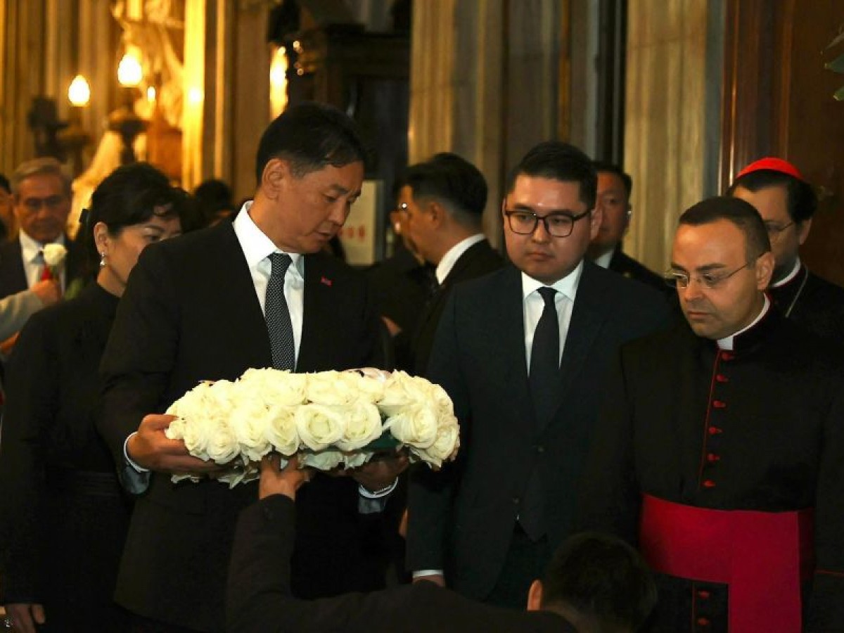 Монгол Улсын Ерөнхийлөгч Пап Францисын гэгээн дурсгалыг хүндэтгэлээ