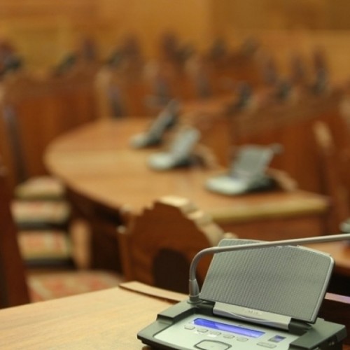 Нийтээр тэмдэглэх баяр амралтын өдөр таарвал ажлын өдөрт шилжүүлэх эсэхийг УИХ пүрэв гарагт хэлэлцэнэ