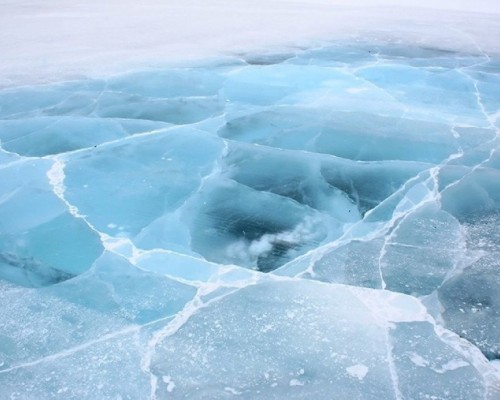 Гол, нуурын мөс нимгэн байгааг анхааруулж байна