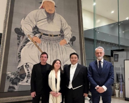 Ардын жүжигчин Э.Амартүвшин Итали улсын ерөнхийлөгчийн зарлигаар "Оддын одон"-оор шагнуулжээ