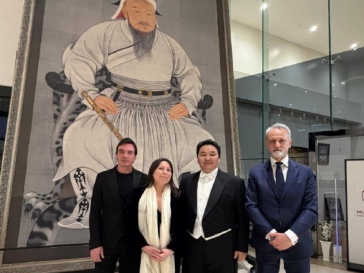 Ардын жүжигчин Э.Амартүвшин Итали улсын ерөнхийлөгчийн зарлигаар "Оддын одон"-оор шагнуулжээ