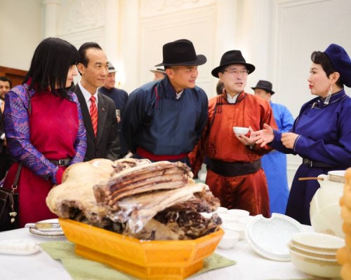 Сар шинийн баярыг тохиолдуулан Дипломат төлөөлөгчдөд өв соёлоо танилцуулав