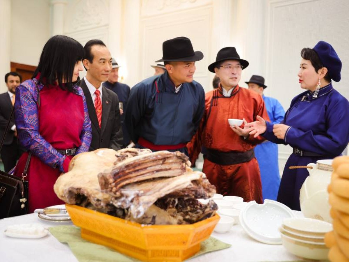 Сар шинийн баярыг тохиолдуулан Дипломат төлөөлөгчдөд өв соёлоо танилцуулав