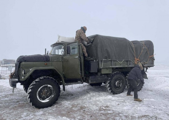 Зэвсэгт хүчнийхэн сэргээн босгох ажилд үүрэг гүйцэтгэж байна