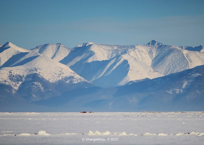 Хөвсгөл, Хэнтийн уулсаар цас орж, цасан шуурга шуурна