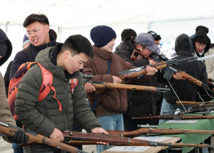 Сүхбаатарын талбайд зэвсэг, техникийн үзэсгэлэнг дэлгэв