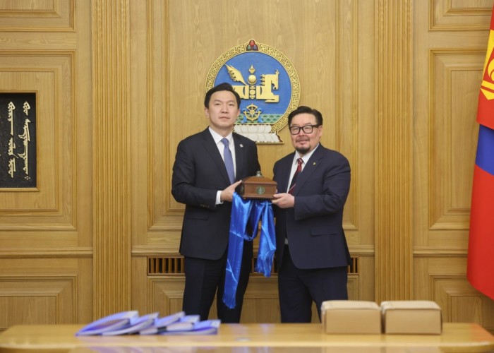 Засгийн газрын хуралдаан болж байна